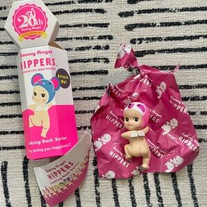 Sonny Angel Sloth Looking Back Hippers Collectible Figure